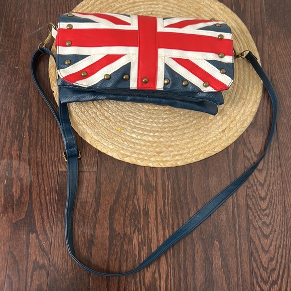 Vintage Minimalist Crossbody Bag - Picture 14 of 16